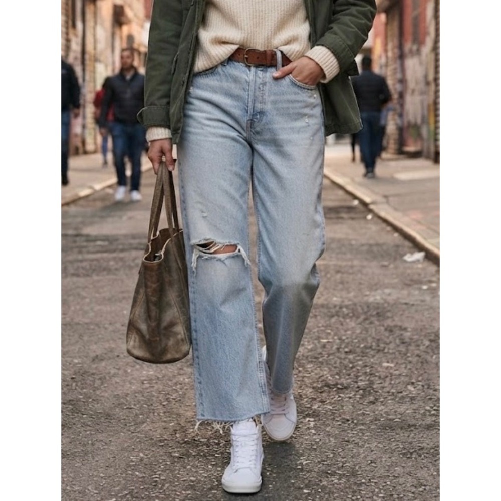 Abercrombie & Fitch The 90s Relaxed Jean High Rise Light Wash Distressed 27‎